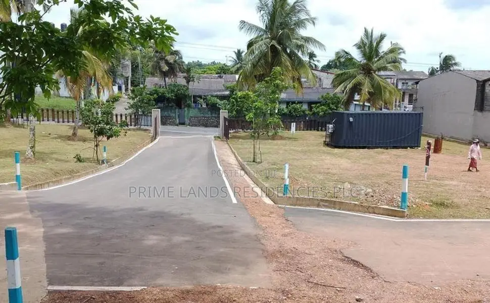 මාලබේ අරංගලින් අගනා බිම් කොටස්