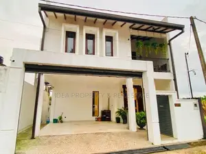 (HRS-727)​​​Spacious Three Storey House for Sale in Kahathuduwa