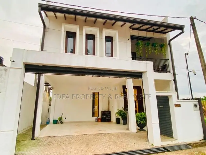 (HRS-727)​​​Spacious Three Storey House for Sale in Kahathuduwa