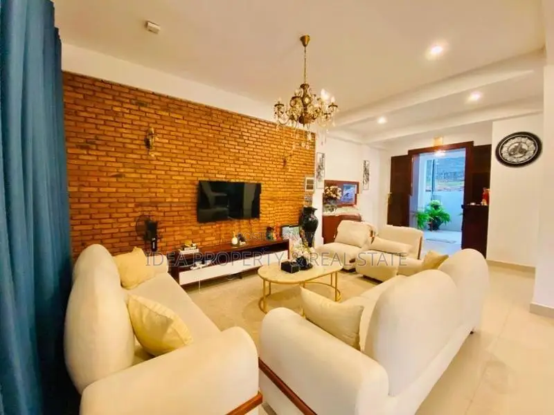 (HRS-727)​​​Spacious Three Storey House for Sale in Kahathuduwa