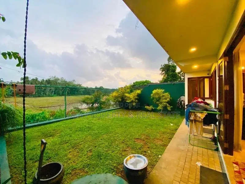 (HRS-727)​​​Spacious Three Storey House for Sale in Kahathuduwa