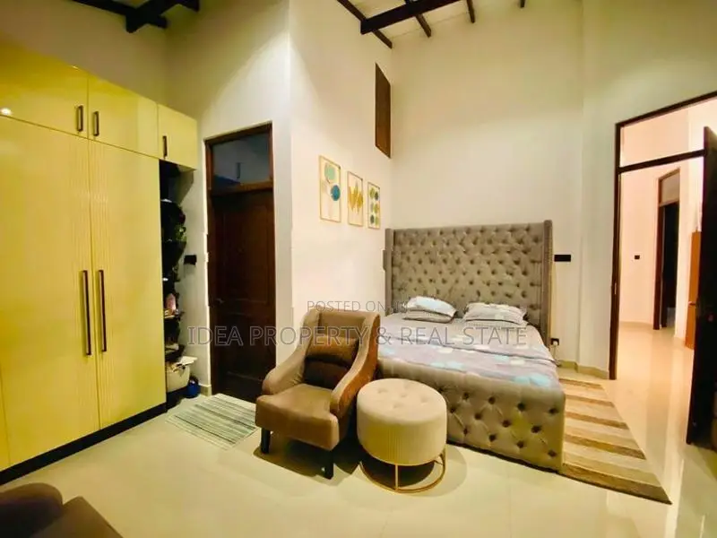 (HRS-727)​​​Spacious Three Storey House for Sale in Kahathuduwa