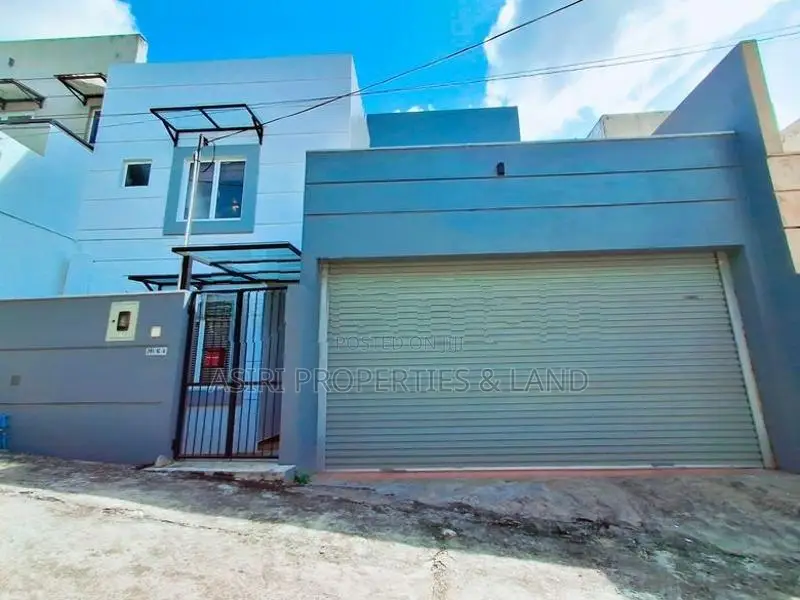 Luxury Modern House for sale in Piliyandala Miriswaththa