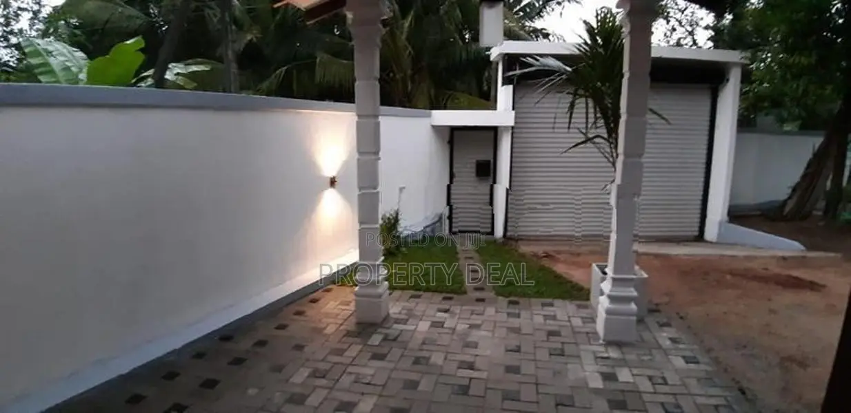 House for Sale in Athurugiriya – PDH351