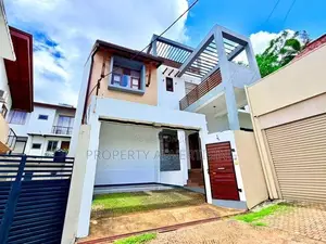 Kotte – Beddagana 3-Storey Luxury House for Sale