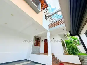 Kotte – Beddagana 3-Storey Luxury House for Sale