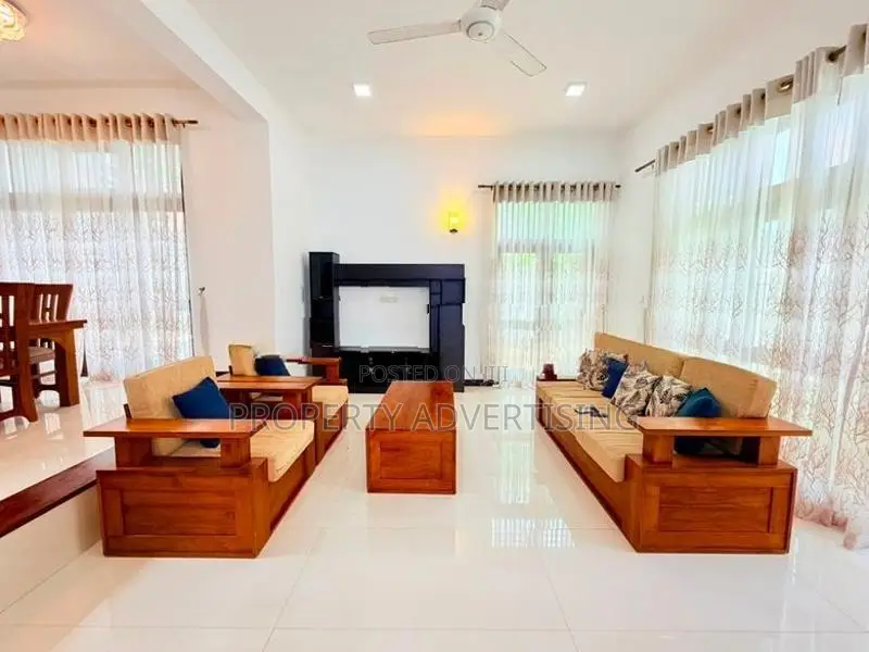 Kotte – Beddagana 3-Storey Luxury House for Sale