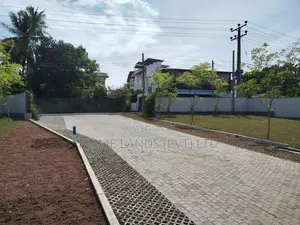 බොරලැස්ගමුව ගංගාරාම පාරෙන් බිම් කොටස් විකිණීමට