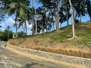 කරාපිටිය හොදම තැනින් ඉඩමක්
