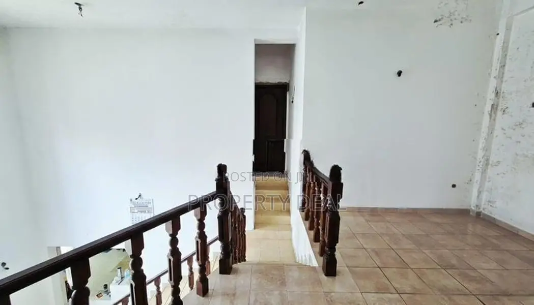 6 BR House for Sale in Malabe – PDH339