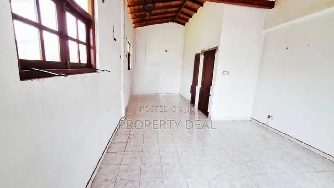 6 BR House for Sale in Malabe – PDH339