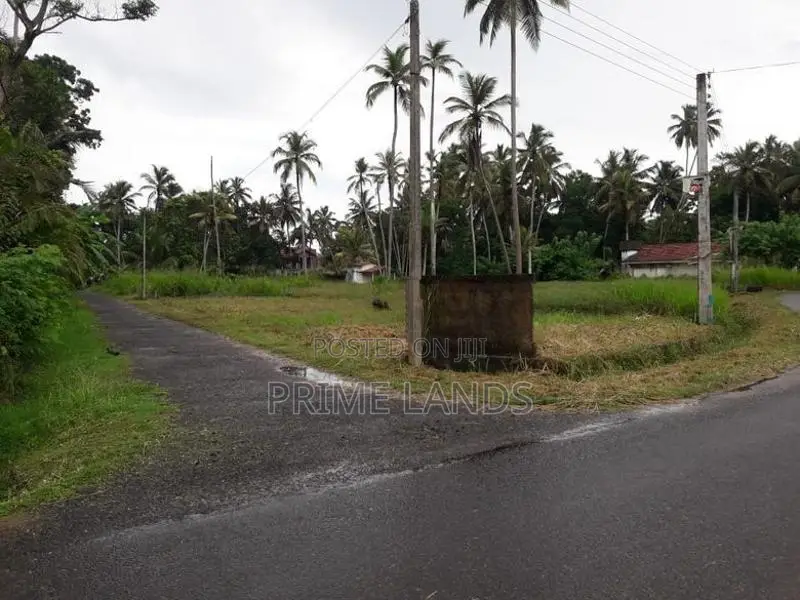 තුම්මෝදර ව්‍යාපාරික සහ නේවාසික බිම් කොටස් විකිණීමට