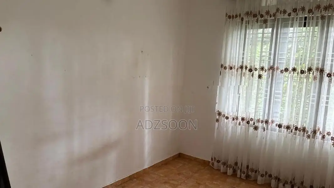 House for Rent Makola.
