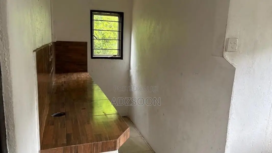 House for Rent Makola.