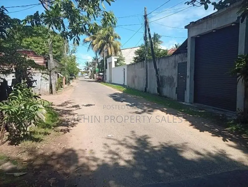 20 P + 4 BR Fully Completed Renovated House - Nalluruwa,panadura