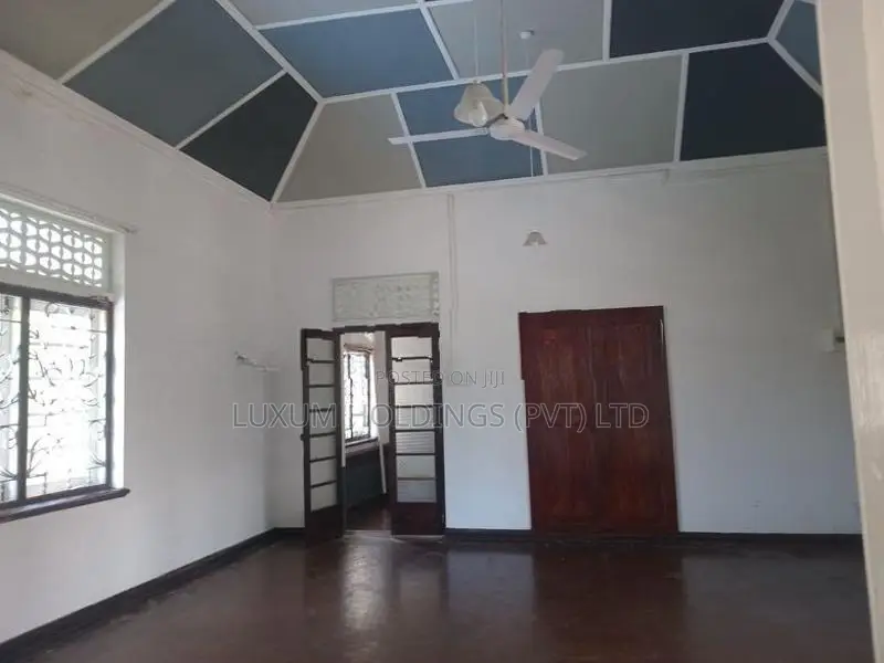 Spacious House For Rent in Ward Place Colombo 07 [ 2333C ]