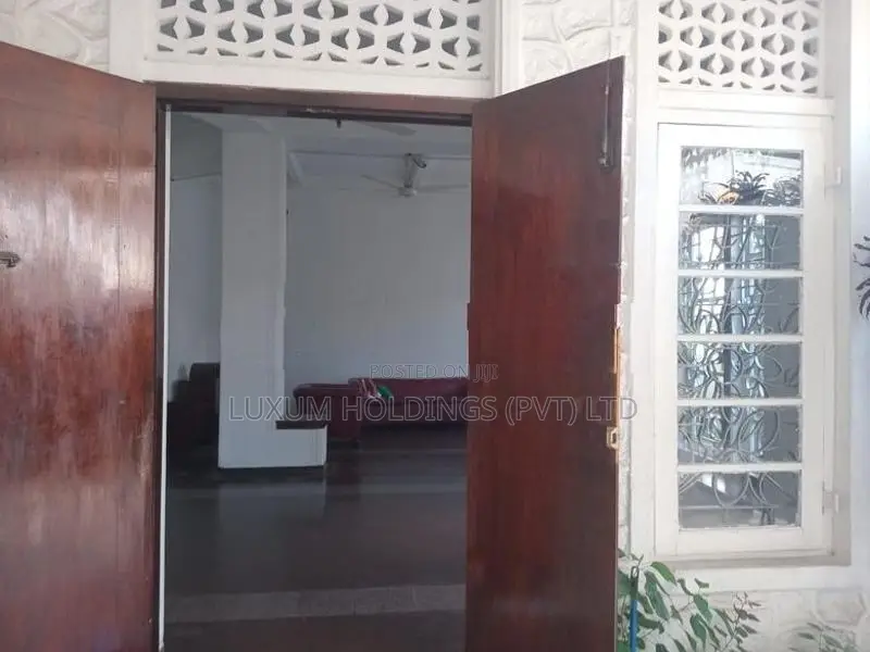 Spacious House For Rent in Ward Place Colombo 07 [ 2333C ]