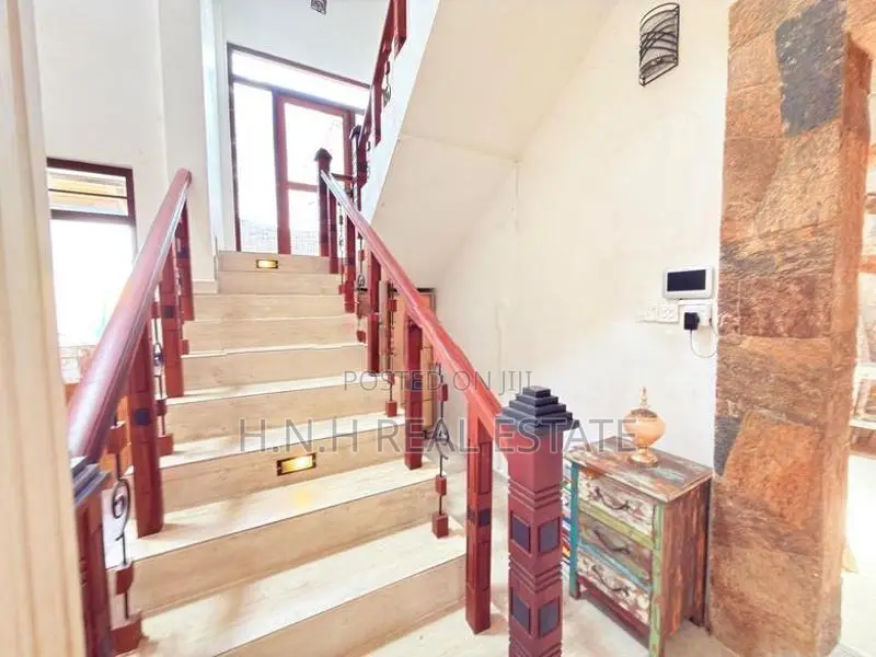 LUXURY HOUSE RENT KOTTAWA 290K