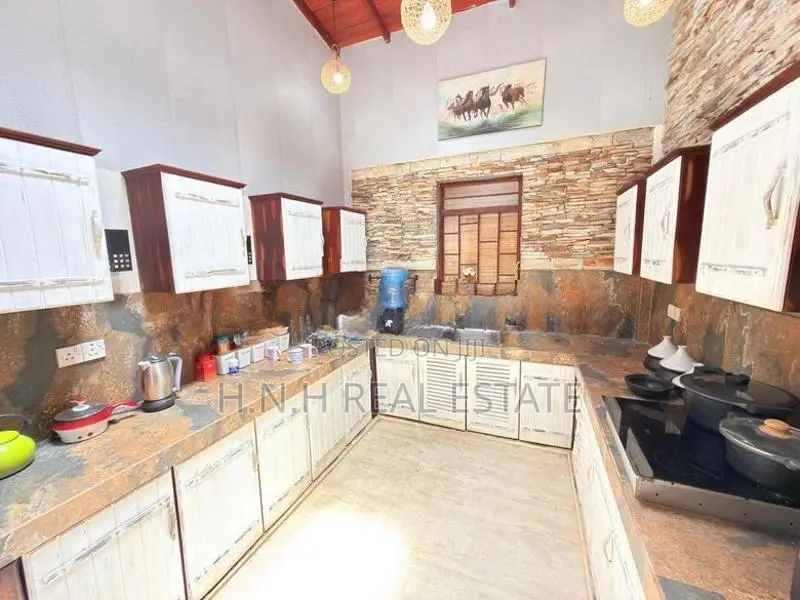 LUXURY HOUSE RENT KOTTAWA 290K