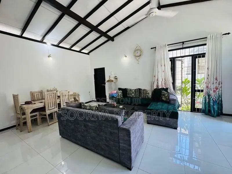 තනිමහල් සුඛෝපභෝගී නවීනපන්නයේ නිවසක් විකිණීමට - Piliyandala ,Batuwandar