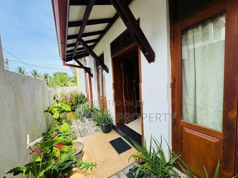Two Story Luxury House for Sale in Boralesgamuwa Piliyandala