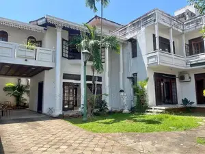 Luxury House For Rent in Skelton rd, Colombo 5 | EH433
