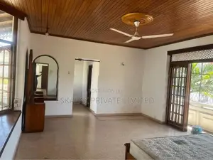 Luxury House For Rent in Skelton rd, Colombo 5 | EH433