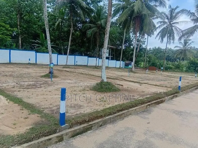 අතුරුගිරිය වෙල්යායකට මුහුණලා වටිනා ඉඩමක් විකිණීමට ඇත