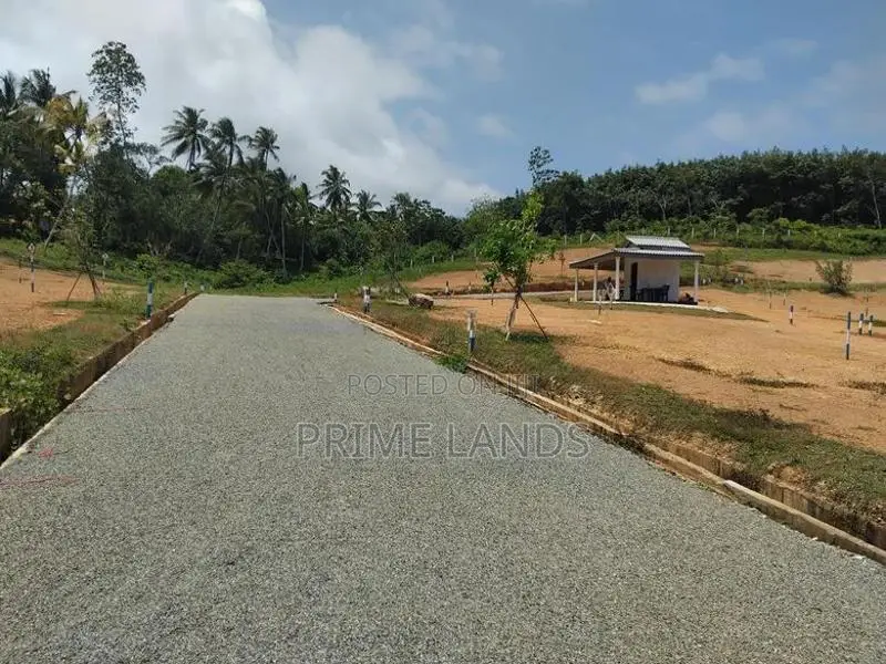 කලුතර නගරයට නුදුරින් සුපිරි ඉඩමක්