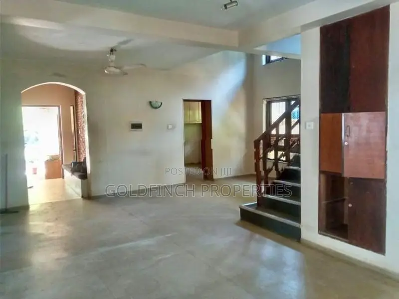 Prime House for Sale at Colombo 8 (close to Golf Club)