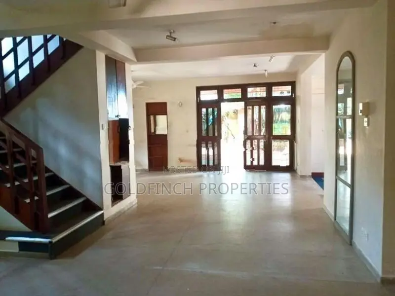 Prime House for Sale at Colombo 8 (close to Golf Club)