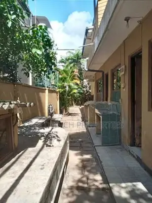 Prime House for Sale at Colombo 8 (close to Golf Club)
