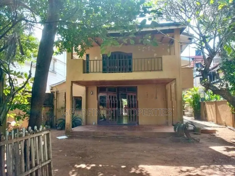 Prime House for Sale at Colombo 8 (close to Golf Club)