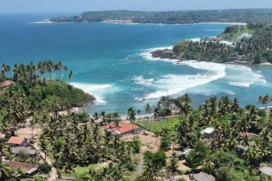 සංචාරක වෙරල තිරය ලගින් ඉඩමක් Matara