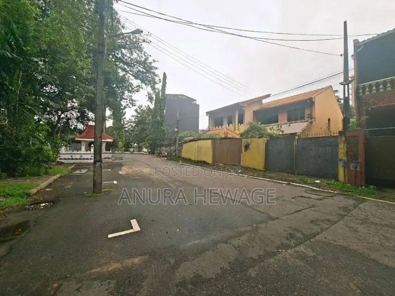 කොළඹ 8, බොරැල්ල, උසස් තත්ත්වයේ නේවාසික ඉඩමක් විකිණීමට. (ID : CMB08S)