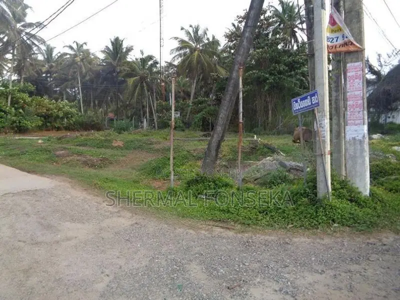 Pamunugama Bopitiya Beach Road Facing Bare Land for Sale