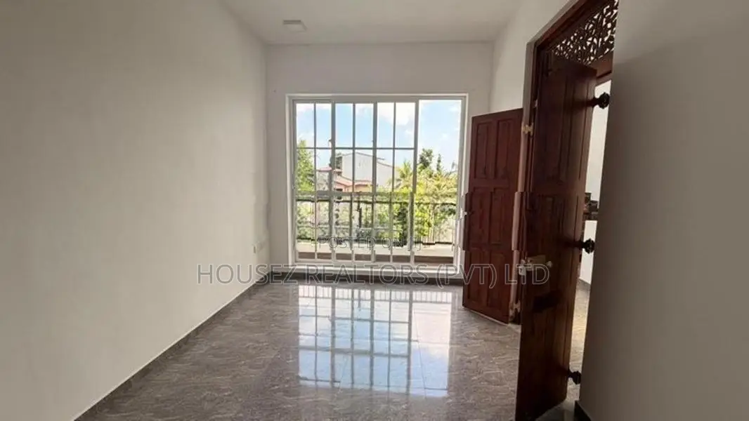 Modern 4-Storey Mixed-Use Building for Sale in Arawwala, Pannipitiya