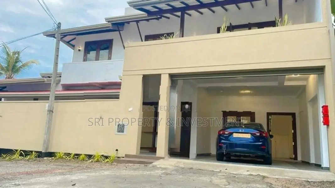 (KSHS-727) VALUABLE THREE STOREY HOUSE FOR SALE IN MATTEGODA