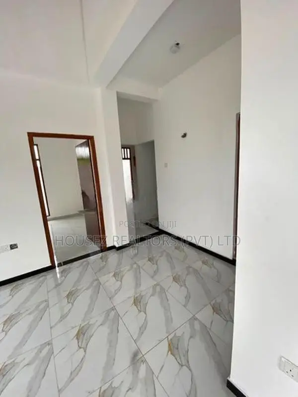 Commercial Building For Sale – Moratuwa