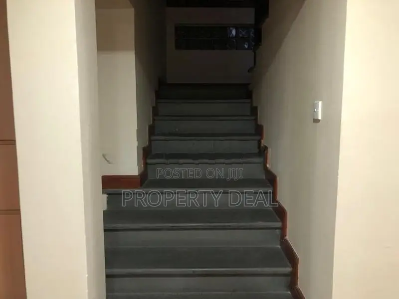 9.7 Perches - House for Sale in Colombo 07 PDH85