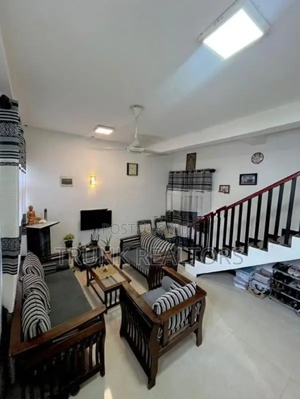 Mount Lavinia 03BR House For Sale (NK11870)