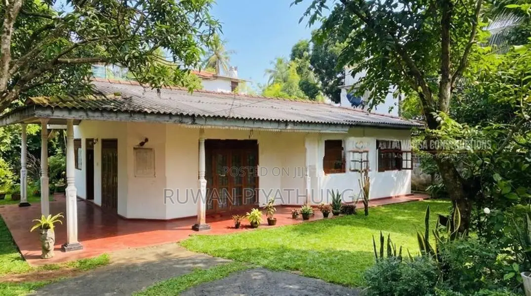 පිළියන්දල - නිවසක් සමඟ පර්චස් 28.5ක ඉඩම විකිණීමට