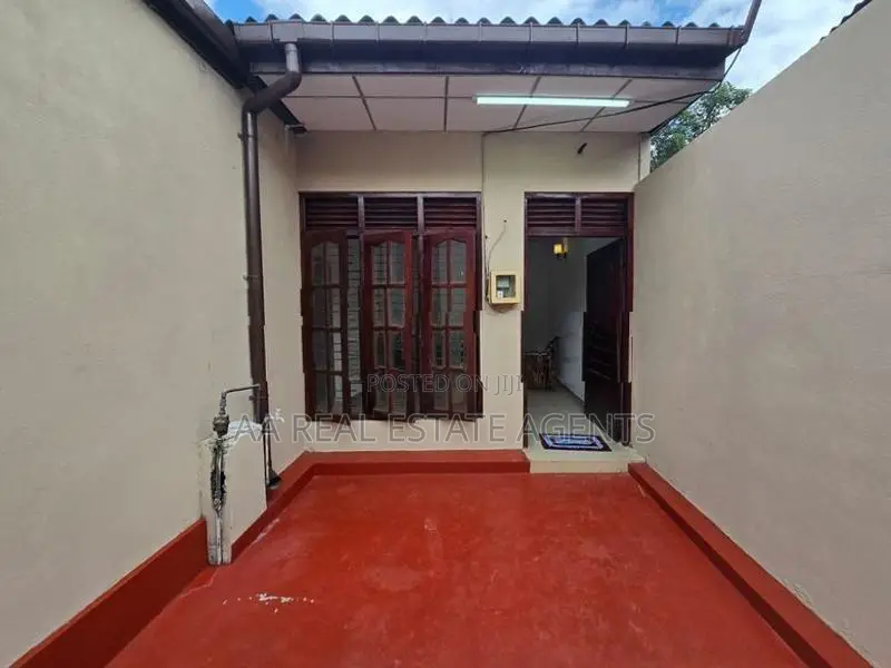 Single Storey House for Sale in Wellampitiya