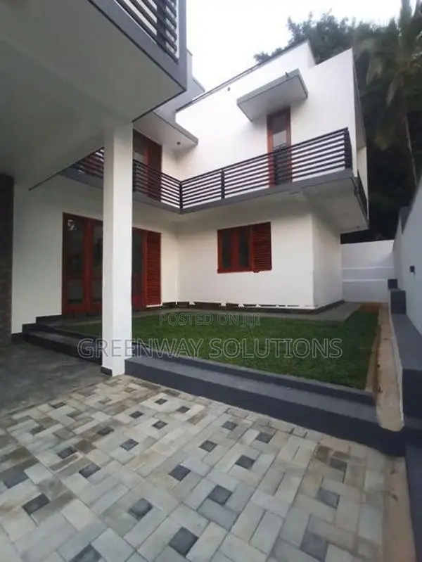Brand New Three Story Luxury House for sale in Talawathugoda, Hokandar