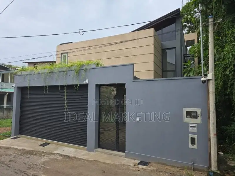 4 Bedroom Luxury Brand New House for Sale - Pelawatte (EM1162)