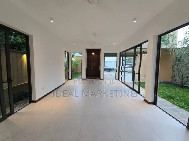 4 Bedroom Luxury Brand New House for Sale - Pelawatte (EM1162)