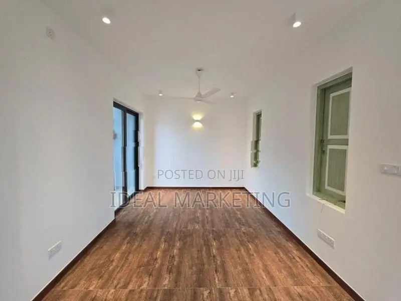 4 Bedroom Luxury Brand New House for Sale - Pelawatte (EM1162)