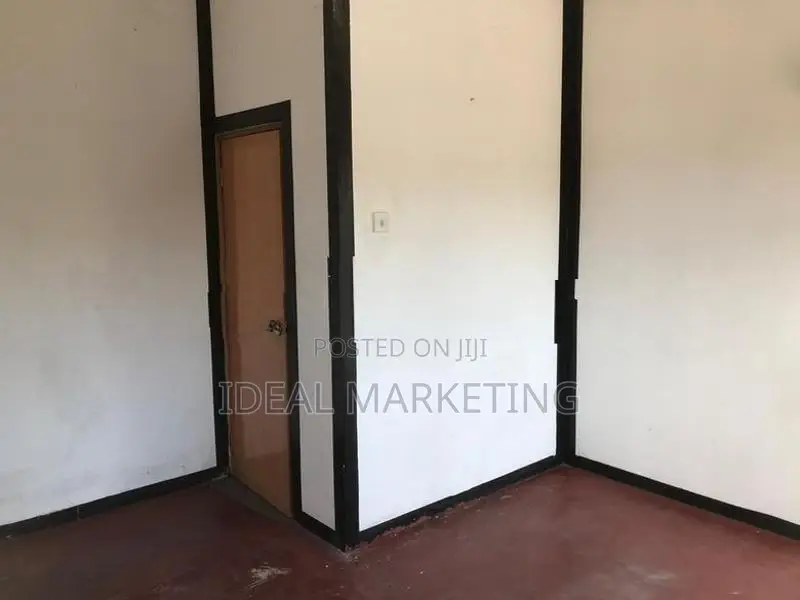 Commercial Property for Sale - Kadawatha Town (EM1164)