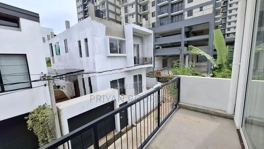 Thalawathugoda Modern Two-Storey 04 Bed Room House on 6 Perches for Sa