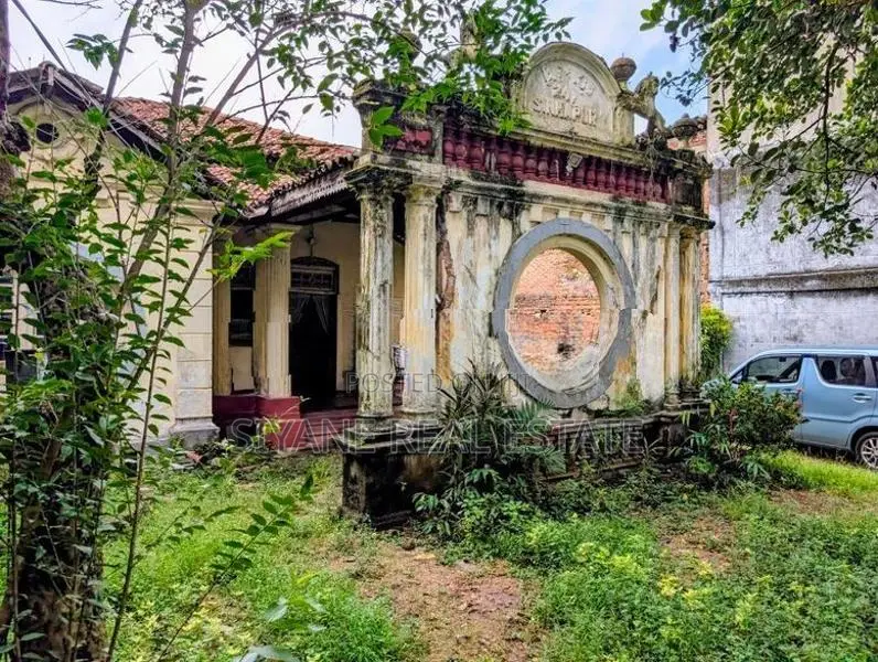 Land with Old Antique House for Sale Dehiwela